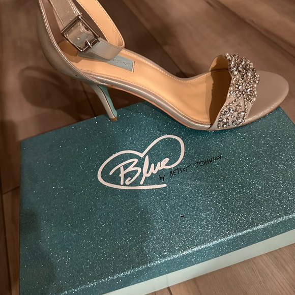 Betsey Johnson Women's Silver Heels - Picture 1 of 2